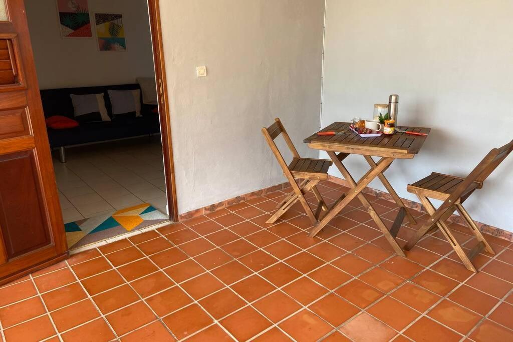 Apartmán La Fabuleuse Escapade Robertine Le Robert Exteriér fotografie